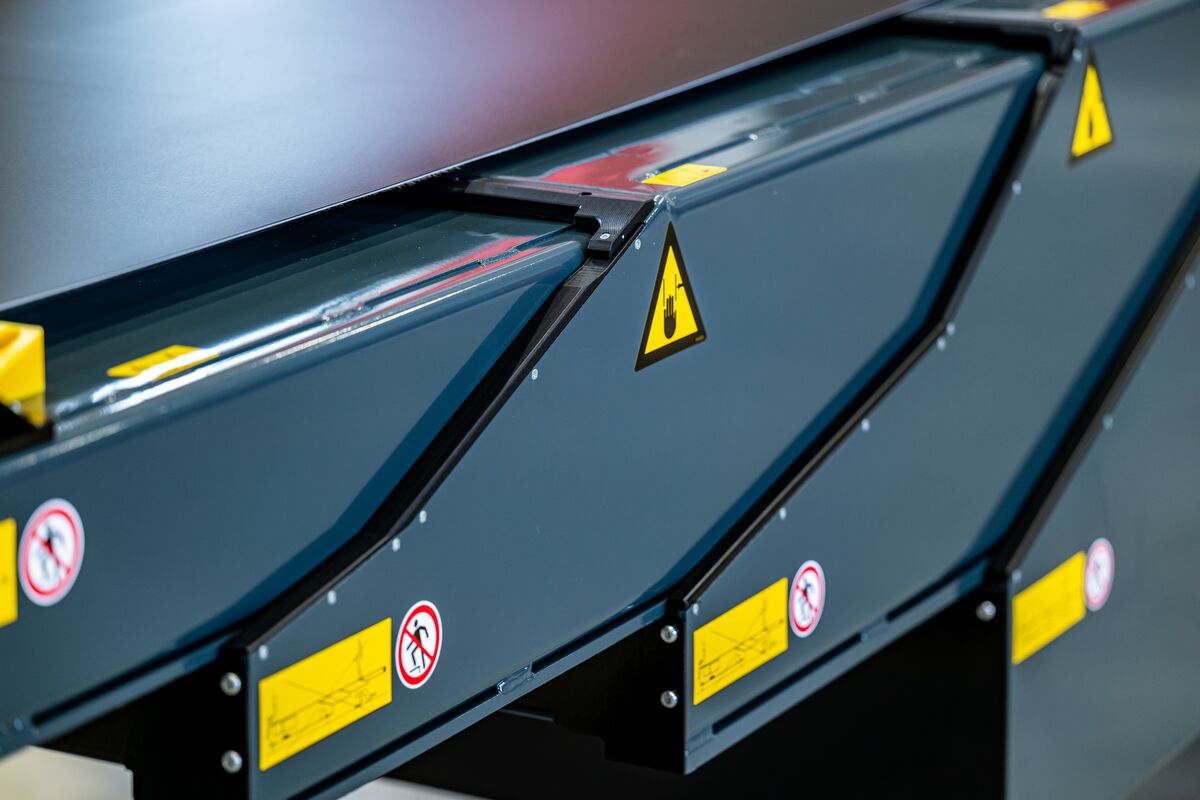 Large PPT Linkedin Classic Conveyor 123