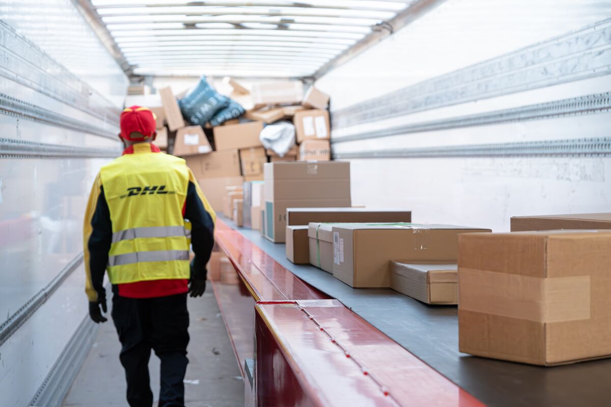 Large PPT Linkedin CSS0001 DHL Coventry 071