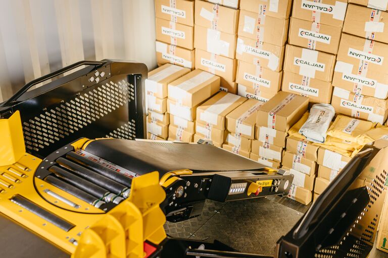 Snoot of the Caljan ErgoRider reaching as low as the lowest package in the trailer