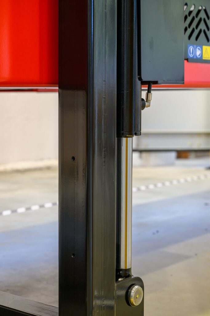 hydraulic elevation on Caljan conveyor