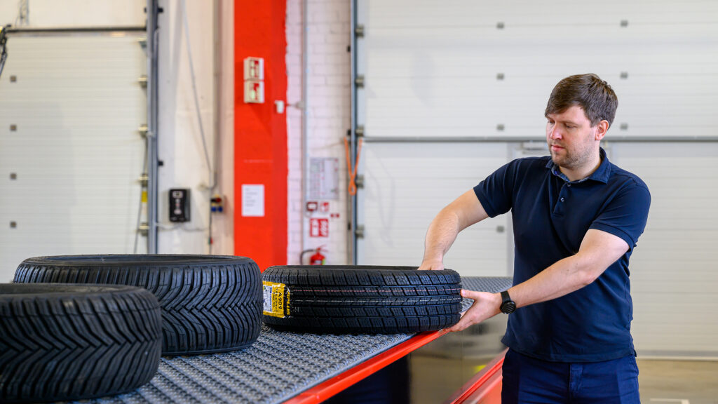 An operator easily grabs a tyre from the TRT Belt conveyor