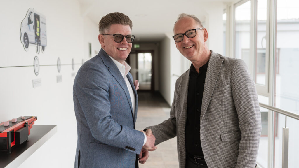 Derek Wright and Henrik Olesen shaking hands